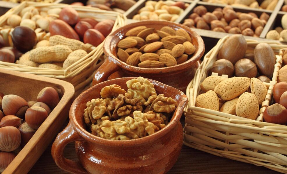 Nuts in the diet of men will benefit potency