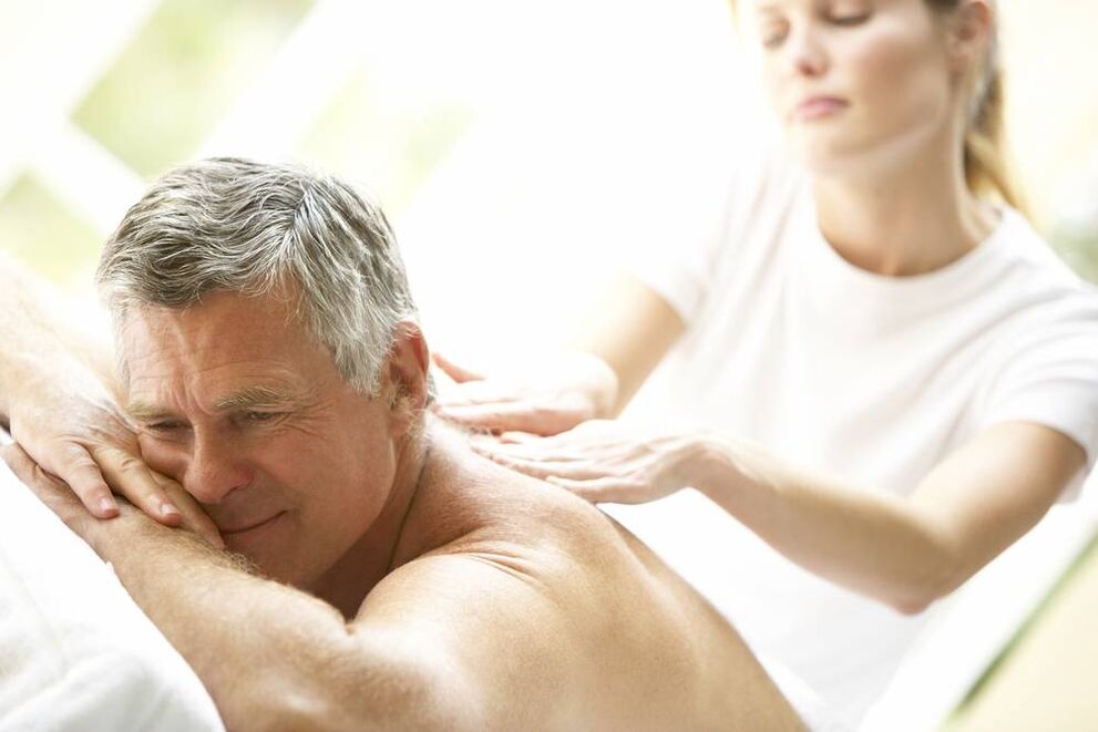 Back massage improves well-being and increases a man's potency